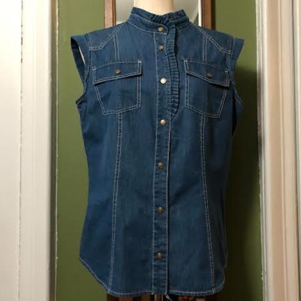 Gucci denim sleeveless button down blouse size 46 NWT